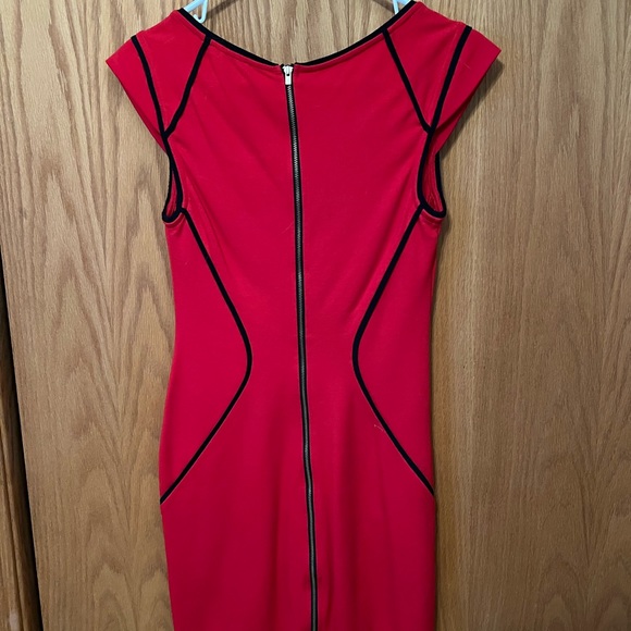 Express Bodycon Capped Sleeve Dress - Picture 3 of 4